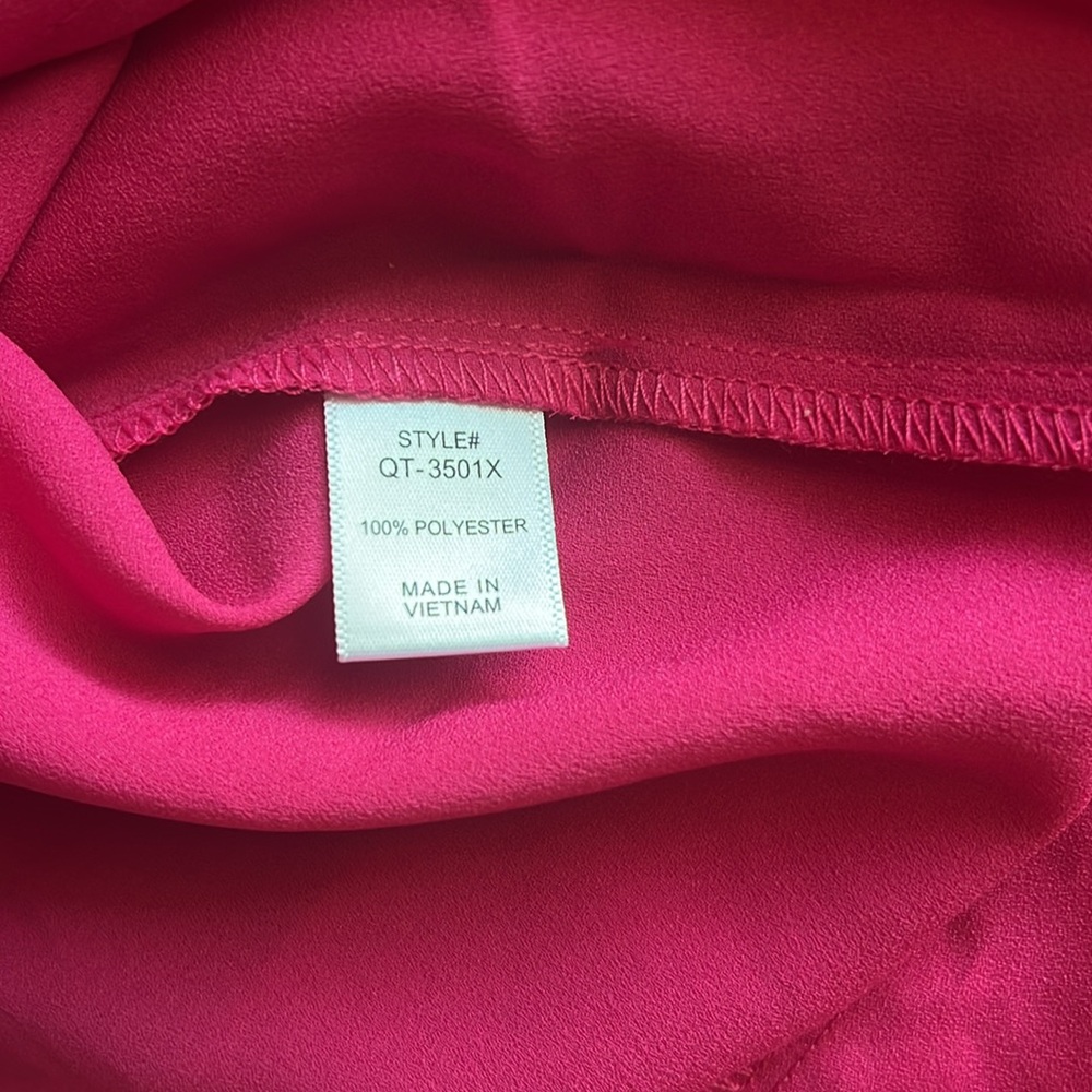 Zenana NWOT Pink Rolled Cuff V Neck Tee Shirt size 1X - Picture 10 of 10